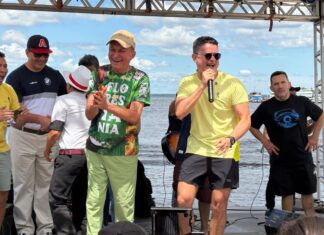 David Almeida celebra recuperação da praia da Ponta Branca no bairro Educandos