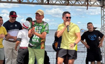 David Almeida celebra recuperação da praia da Ponta Branca no bairro Educandos