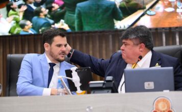 David Reis conduz sessão e oficializa transição com posse de Renato Junior