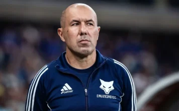 Flamengo fecha com Leonardo Jardim até 2027