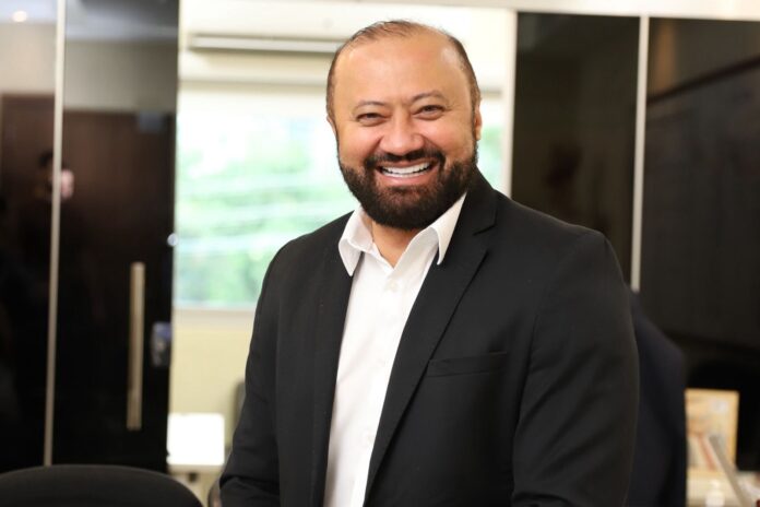 Prefeito Renato Junior oficializa nomeação de Arone Bentes no comando da Semed