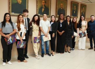 Câmara Municipal de Manaus recebe estudantes de Direito em visita técnica educativa