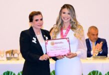 Izabelle Fontenelle recebe Medalha de Honra ao Mérito à Mulher no TCE-AM