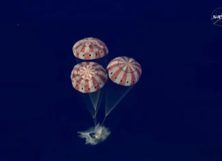 Artemis 2 retorna à Terra e encerra missão histórica ao redor da Lua