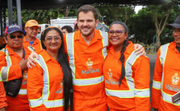 Prefeito Renato Junior entrega novos caminhões de lixo e anuncia reforço na limpeza de Manaus