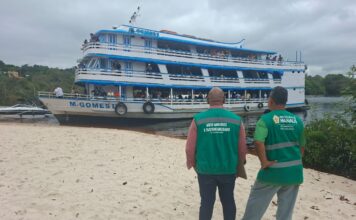 Prefeitura reforça preservação ambiental com ação educativa na praia do Tupé
