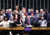Câmara aprova fim da escala 6×1 e PEC segue para votação no Senado