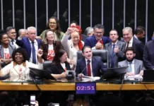 Câmara aprova fim da escala 6×1 e PEC segue para votação no Senado