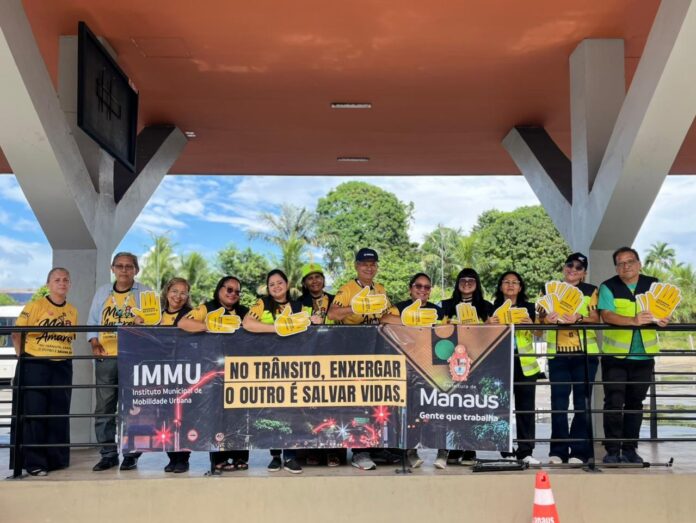 Prefeitura de Manaus promove ação educativa sobre conscientização no trânsito com motoristas e pedestres no T7 3