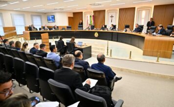 TCE-AM mantém multa a ex-prefeito de Urucurituba e nega novo recurso sobre contratação irregular de professores