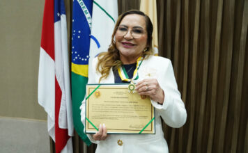 CMM concede Medalha de Ouro a primeira servidora efetiva da história da Casa