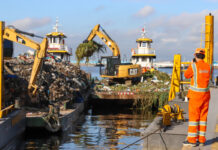 Prefeitura de Manaus retira 300 toneladas de lixo da orla do rio Negro em nova operação