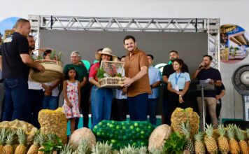 Renato Junior entrega 8 toneladas de alimentos e amplia apoio à agricultura familiar