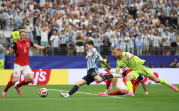 Messi marca duas vezes, alcança feito histórico e leva Argentina às oitavas da Copa