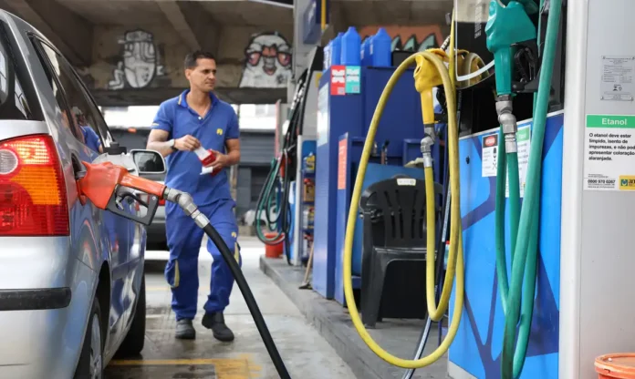 Posto de combustível gasolina. Foto Rovena Rosa