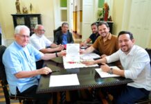 Prefeito Renato Junior regulariza imóveis da Igreja Católica e encerra demanda histórica em Manaus
