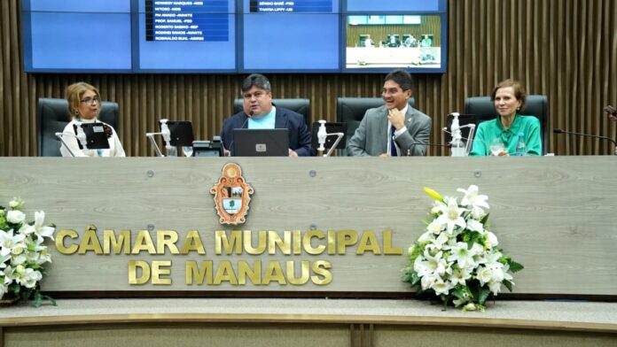 Presidente David Reis mantém compromisso fiscal, anuncia pagamento dos servidores da CMM e antecipa primeira parcela do 13º salário (1)