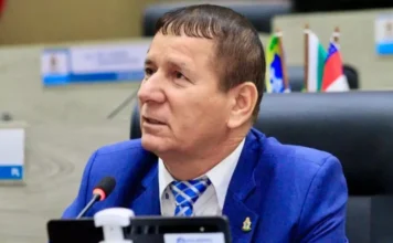 Projeto de Roberto Sabino avança e amplia proteção a professores vítimas de violência