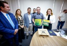 Roberto Cidade assina concessões e viabiliza investimento de US$ 500 milhões da Petrobras em Urucu