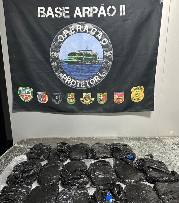 SSP-AM_BASE_ARPAO_2_APREENDE_11_QUILOS_DE_DROGAS_E_PRENDE_TRES_FOTOS_DIVULGAÇÃO_SSP_AM - Copia