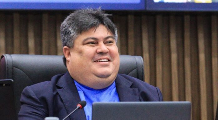 Câmara de Manaus oficializa Medalha de Ouro para Augusto Cury