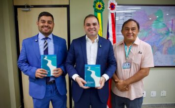 Roberto Cidade assina convênio com a UEA para avançar no Plano Diretor do rio Tarumã-Açu