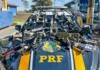 PRF apreende 26 fuzis durante abordagem a caminhão no Paraná