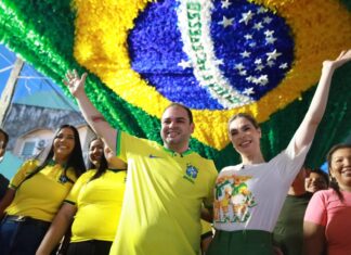 Governador Roberto Cidade visita Rua da Copa e acompanha impacto econômico da festa