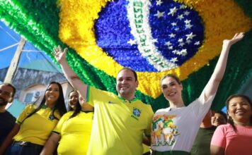 Governador Roberto Cidade visita Rua da Copa e acompanha impacto econômico da festa