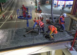 Nova passarela da Torquato Tapajós avança e entra na fase final de obras