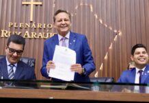 Adjuto Afonso é eleito presidente da Aleam com 19 votos após determinação do STF
