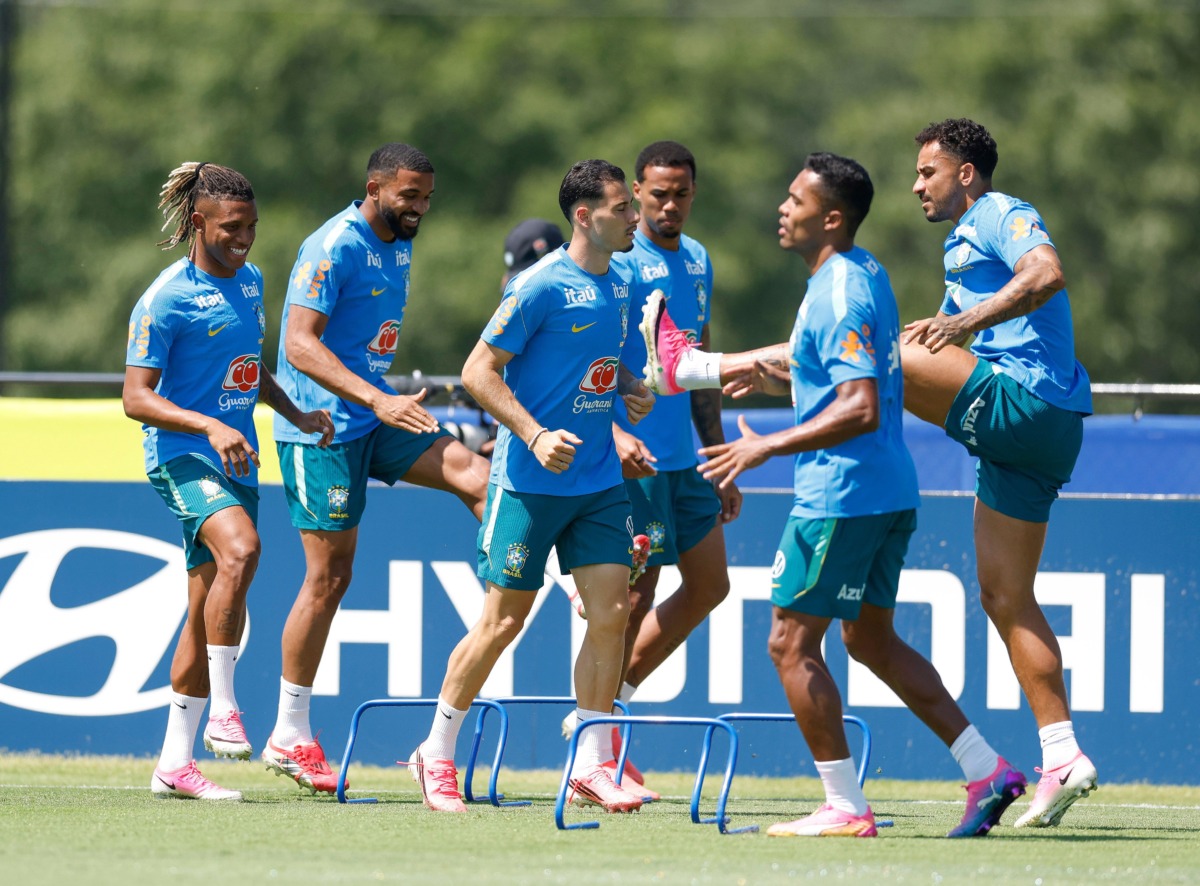 Danilo Santos, Bremer, Martinelli, Gabriel Magalhães, Alex Sandro e Danilo durante treino pela Seleção no CT Columbia Park Créditos- Rafael Ribeiro:CB