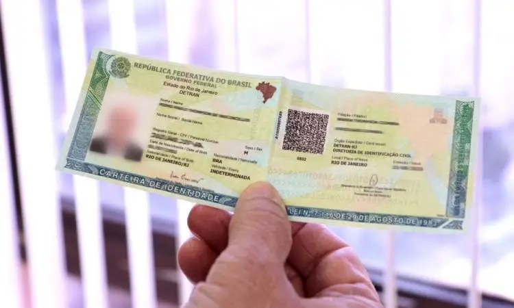 Identidade- nova carteira tem QR Code que protege o documento (.:Divulgação) Leia mais em- https-:vejario.abril.com.br:cidade:como-emitir-nova-carteira-identidade-detran