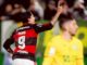 Flamengo goleia a Chapecoense na Arena Condá e encerra o primeiro turno na briga pela liderança
