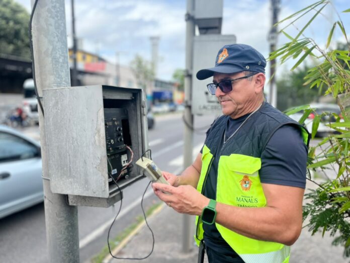 Prefeitura inicia implantação de nova programação semafórica para ampliar fluidez no trânsito de Manaus 4