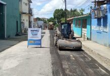 Renato Junior fiscaliza obras no domingo, estipula prazo para asfalto e surpreende morador