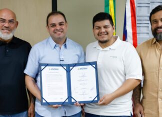 Itapiranga e São Sebastião do Uatumã recebem R$ 10 milhões para recuperar vias, anuncia Roberto Cidade