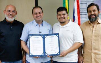 Itapiranga e São Sebastião do Uatumã recebem R$ 10 milhões para recuperar vias, anuncia Roberto Cidade