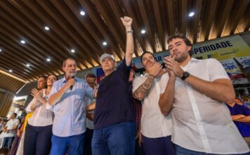 Eduardo Braga confirma pré-candidatura ao Senado com apoio de 49 prefeitos
