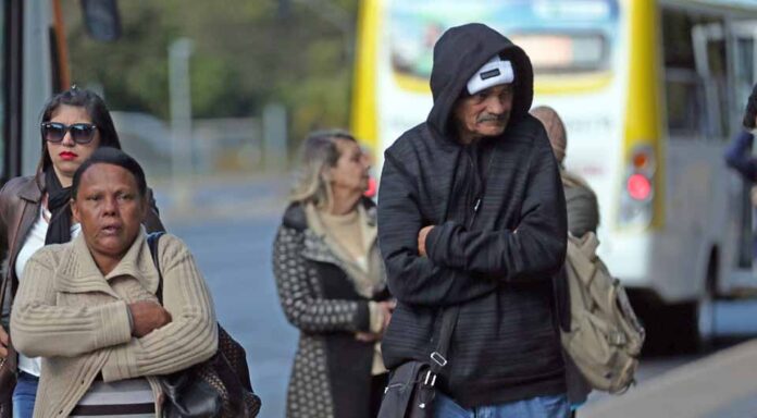frio na rua. Frente fria temperatura baixa