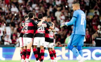 Flamengo vence Botafogo por 3 a 0 no Maracanã e segue na disputa pela liderança do Brasileirão