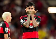 Flamengo vence Vitória por 2 a 0 no Maracanã e aperta o passo rumo à liderança do Brasileirão