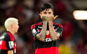 Flamengo vence Vitória por 2 a 0 no Maracanã e aperta o passo rumo à liderança do Brasileirão