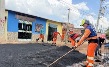 Obras de recuperação asfáltica chegam à comunidade Parque Rio Solimões na zona Oeste