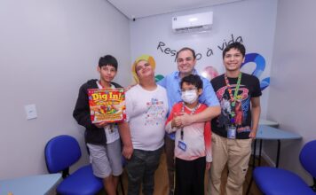 Plano de governo de Roberto Cidade prevê construção de complexo estadual e nova secretaria para atendimento ao autismo.