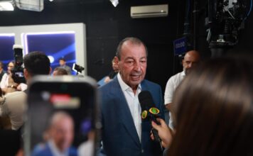 No debate da Band, Omar Aziz aposta em experiência e apresenta plano para reestruturar o Amazonas