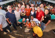Na Praça 14, David Almeida desafia opositores e critica gestão da saúde estadual