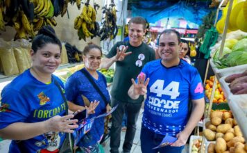 Roberto Cidade percorre Alvorada em nova caminhada de campanha e apresenta propostas