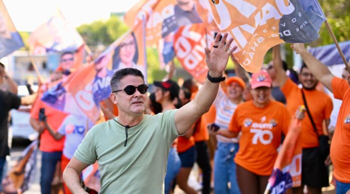 David Almeida participa de bandeiraços em diferentes regiões de Manaus neste domingo