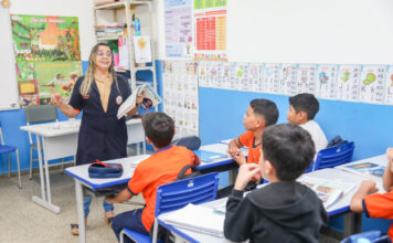 Professores da rede municipal de Manaus terão 25 vagas em programas de mestrado da UEA